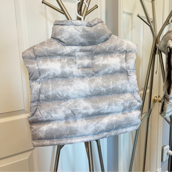Brand NEW WITH TAG 🔥 Zara 🔥 TIE-DYE PUFFER GILET Crop Top puff vest - Picture 9 of 16